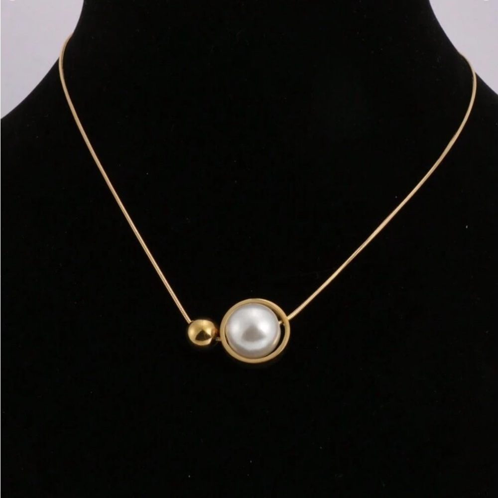 European And American Style Stainless Steel Necklace With Shiny Faux Pearl